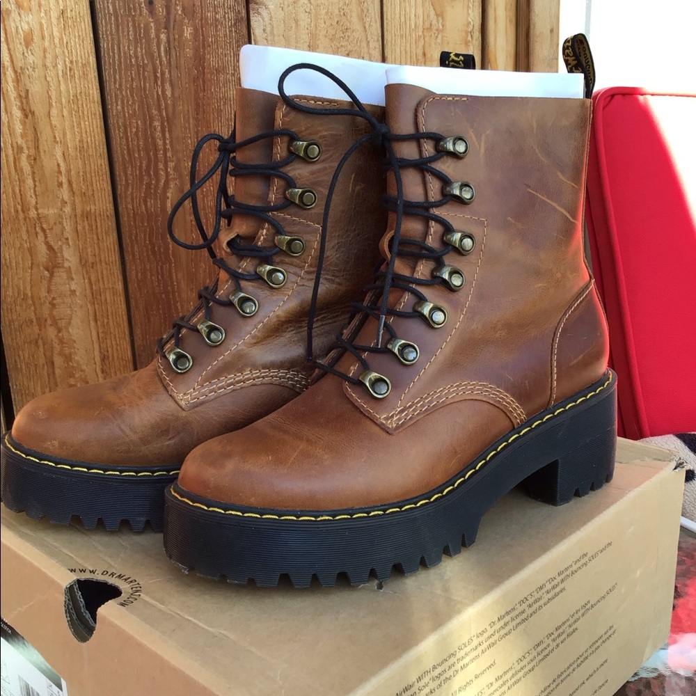 Dr. Martens Leona Boot Butterscotch